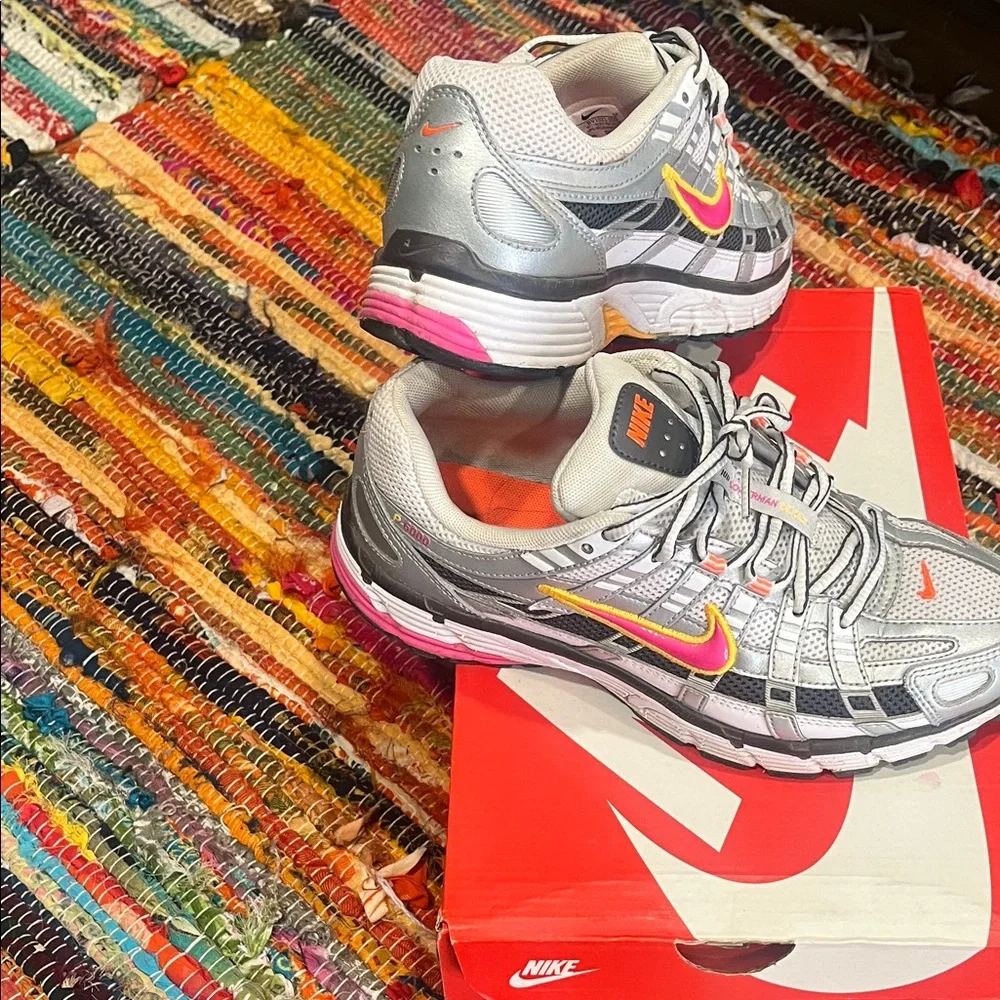 Nike Women's Silver and Pink Athletic Shoes
